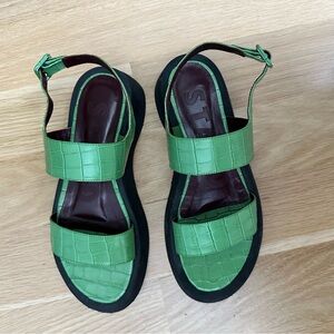 SOLD DO NOT BUY Sandals